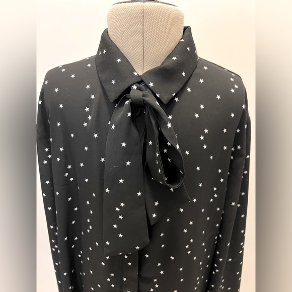 Beautiful flowing star patterned tie-neck blouse - Picture 1 of 3
